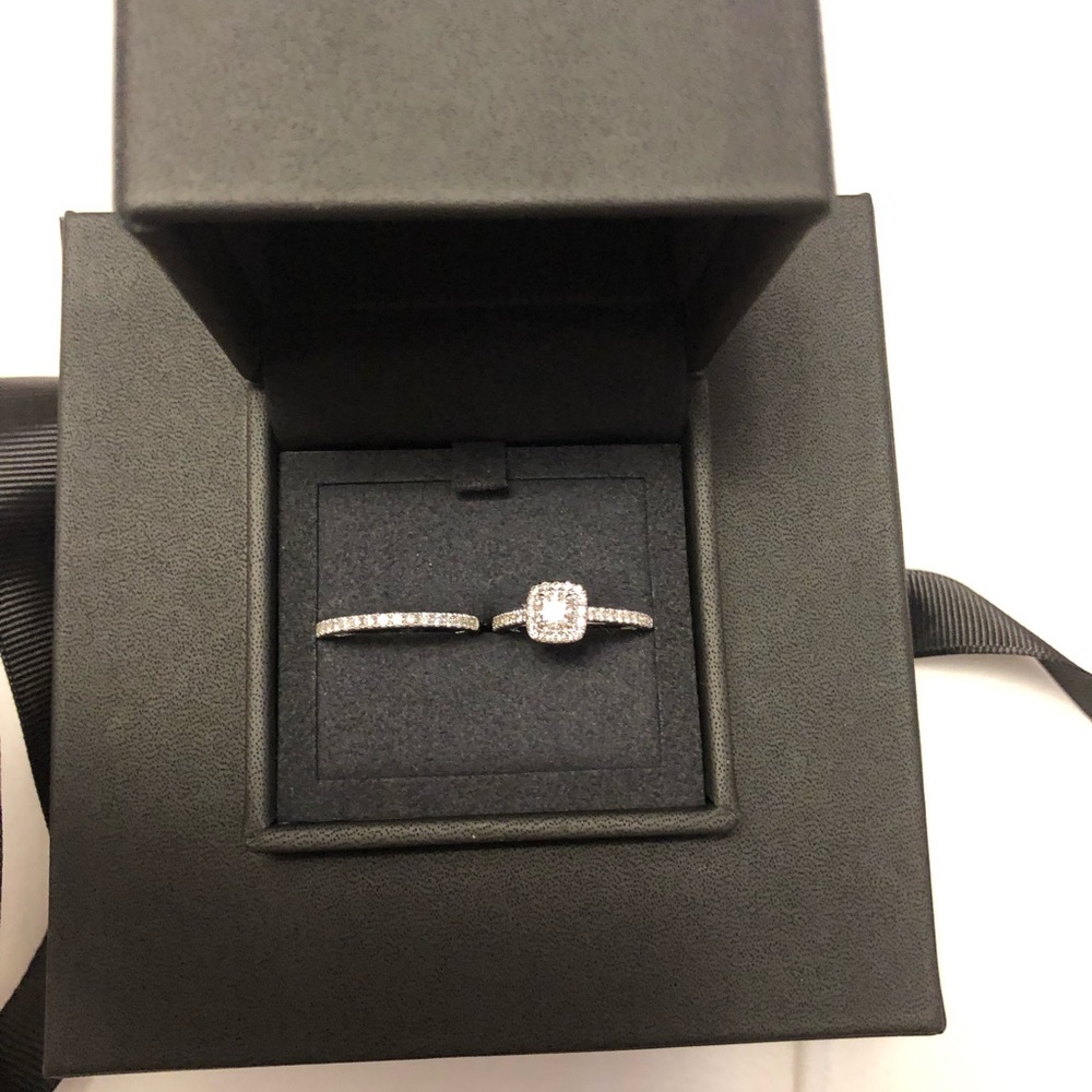 Vera Wang 0.95 ct Diamond ring white gold  14kt